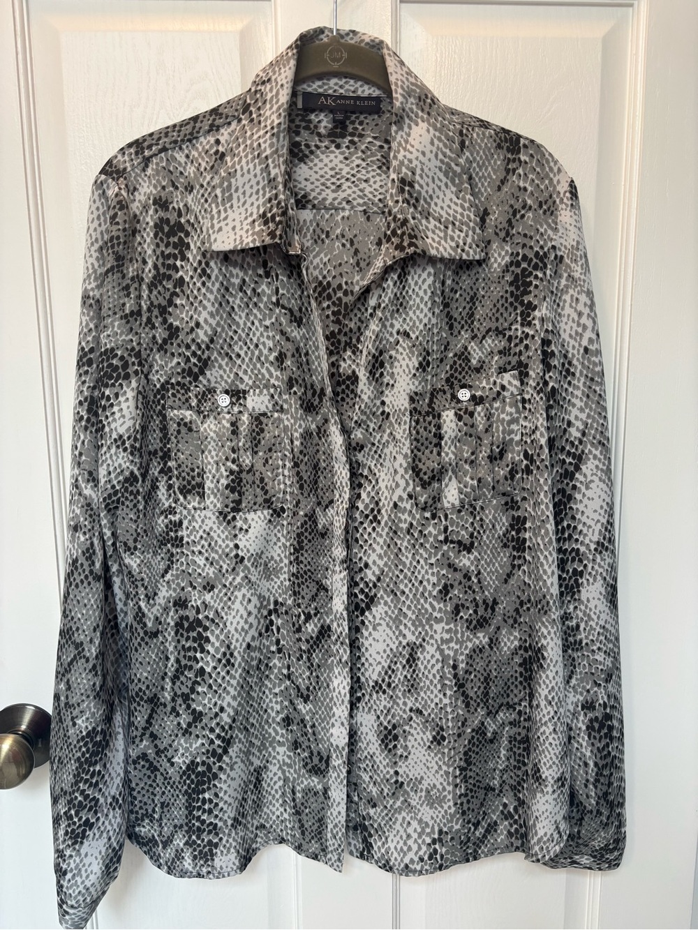 Anne Klein Black and Gray Snake-Print Button Down Shirt. Size Large